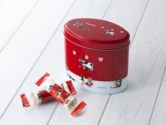 商品例:牛乳石鹸とのコラボ第1弾 赤箱チロリアン (現在は販売終了)