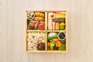 木曽路で販売される加賀屋監修の弁当「初夏の旬彩膳」