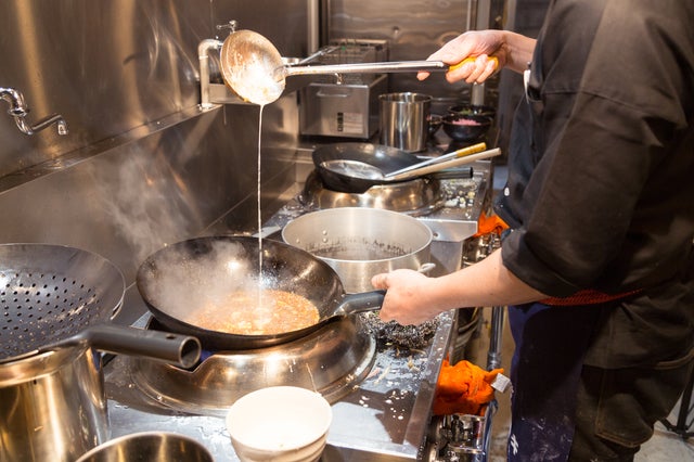 調理ロボット導入で「未来の繁盛店」を実現！