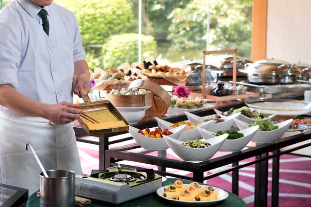 ホテルビュッフェ改革で利益を守る　フードロス削減と多様な食習慣対応、収益モデル再設計の波