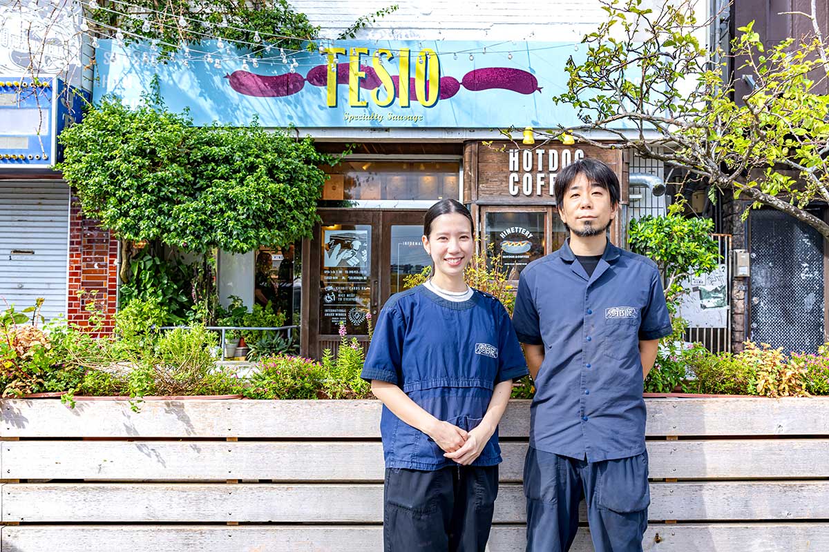 連日の事務残業から脱却！沖縄発ソーセージ店「TESIO」が叶えた受発注IT改革
